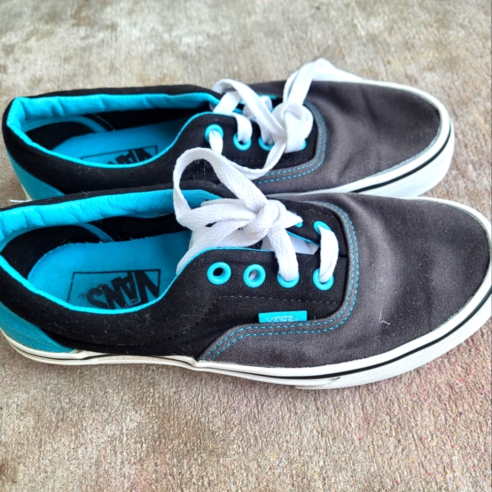 Van's Off the Wall black/blue skateboard shoes sz 5 (men) and 6.5 (womens).